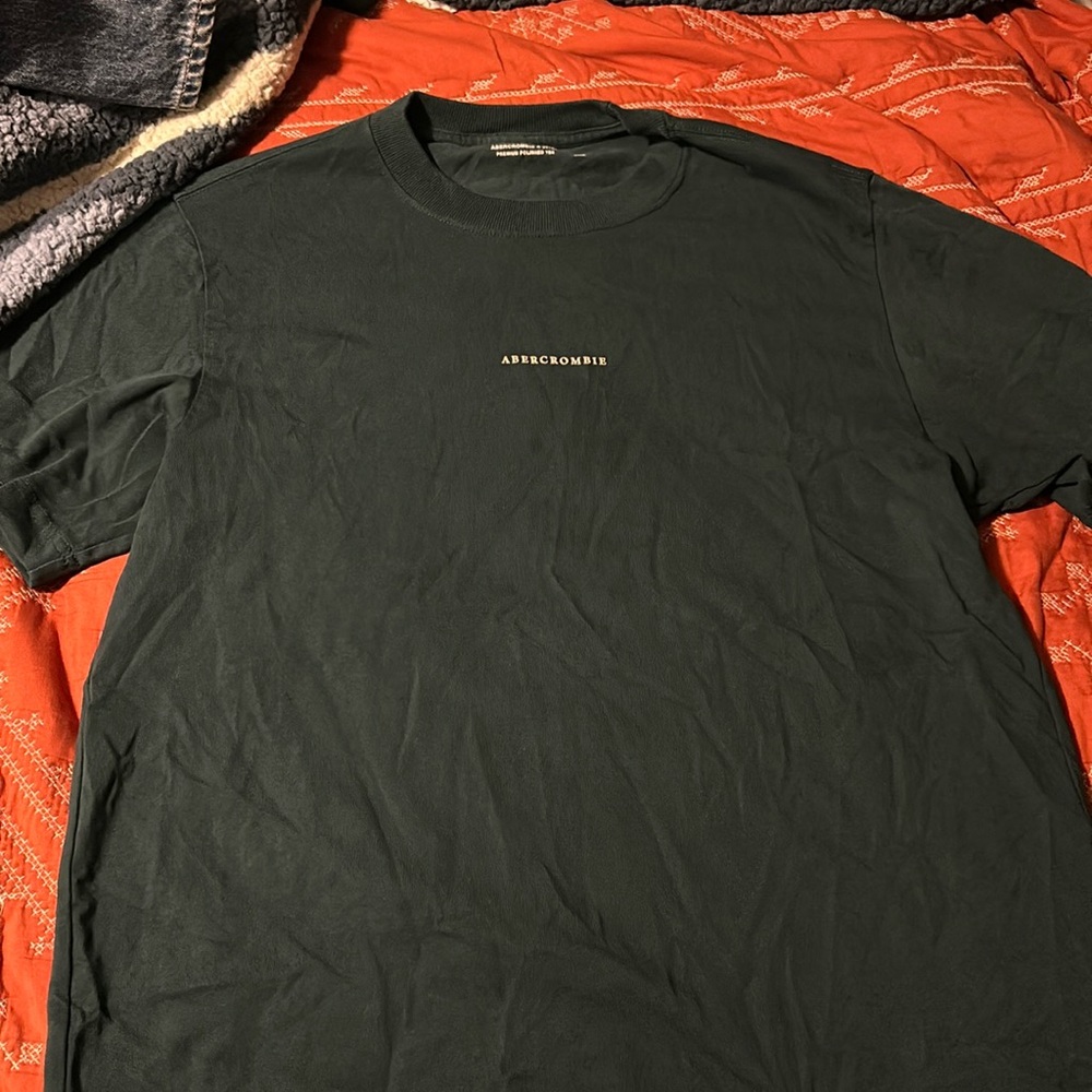 Abercrombie men’s XS oversized tee 
Used -in good condition